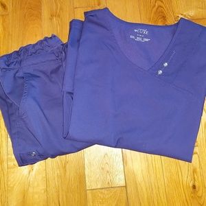 Like new purple scrub set